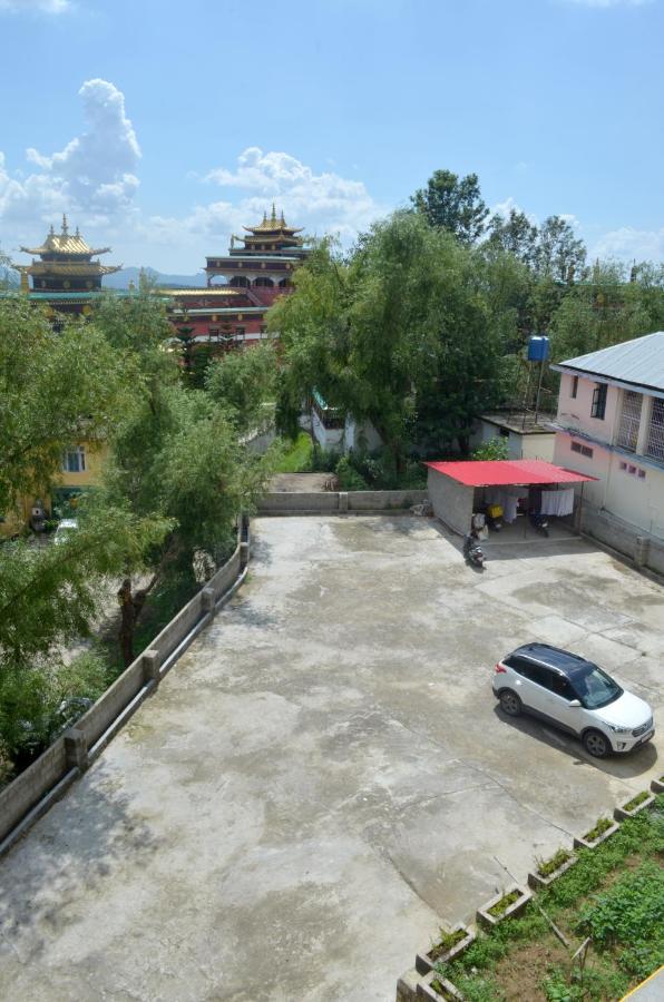 Zhim Zhim Guest House บีร์ ภายนอก รูปภาพ